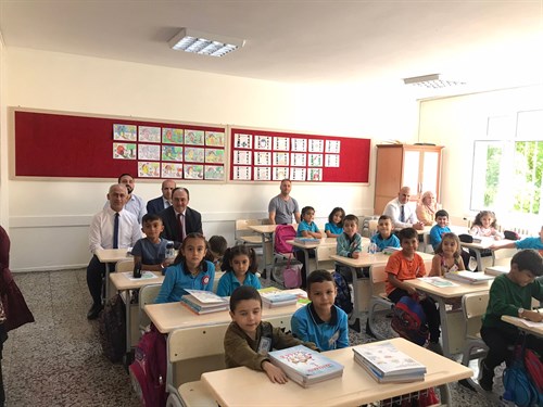Sayın Kaymakamımız Osman ALTIN 2023-2024 Eğitim-Öğretim Yılı İlk Ders Haftasında Okulları Ziyaret Etti.